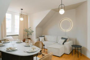 Comfy APT for 4-6, 5 min to center, no lift currently